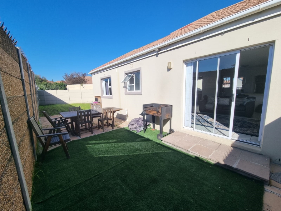 3 Bedroom Property for Sale in Sonstraal Heights Western Cape